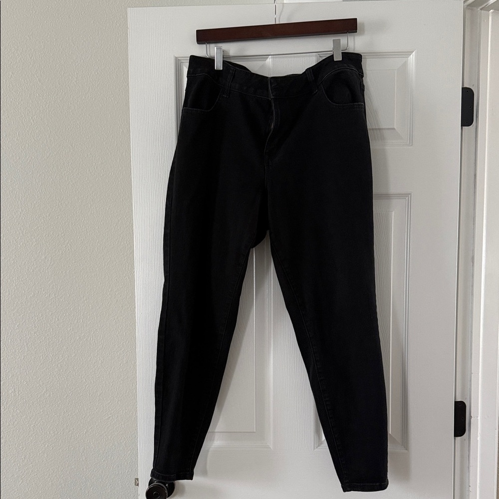 Maurices Women's Classic Black Skinny Jeans (short)